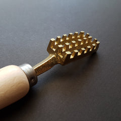 Hitohira Brass Fish Scaler Small
