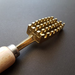 Hitohira Brass Fish Scaler Large
