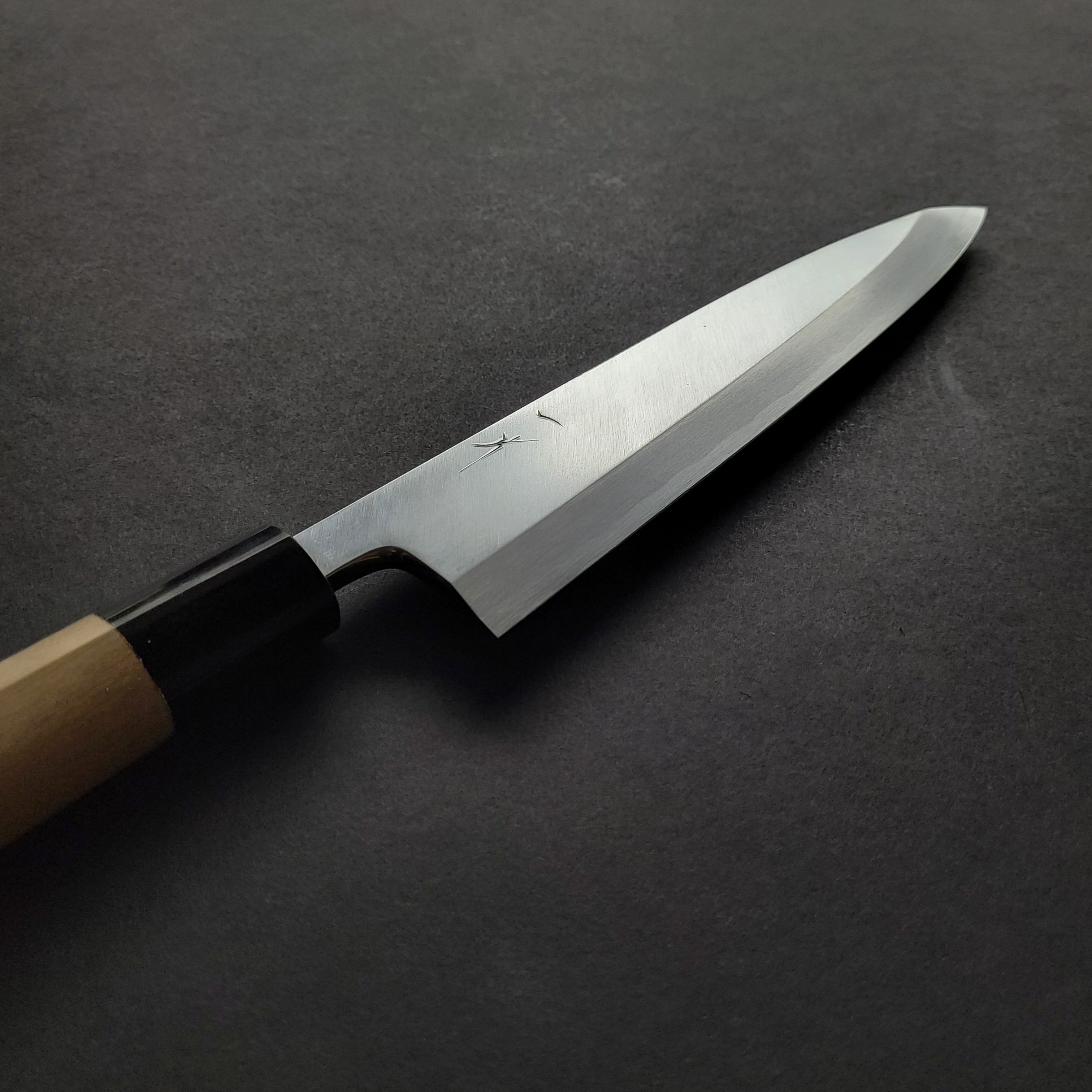 Hitohira Kikuchiyo Manzo White #3 Mioroshi Deba 210mm Ho Wood Handle (D-Shape)